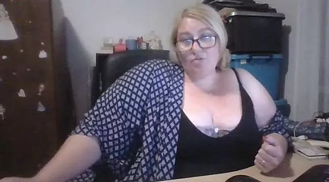 Freechat Iceprincess2bad4u on StripChat