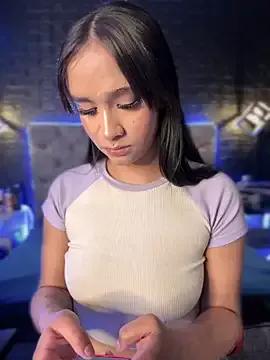 Isabella-Teen — Dildo in pussy x5 min
