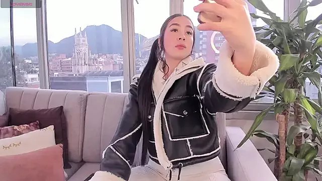 Freechat Ivanna_West on StripChat