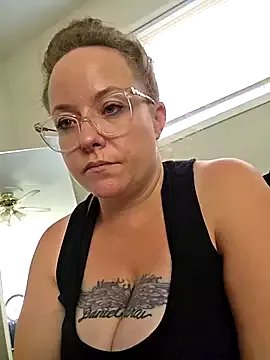 julimonroe on StripChat