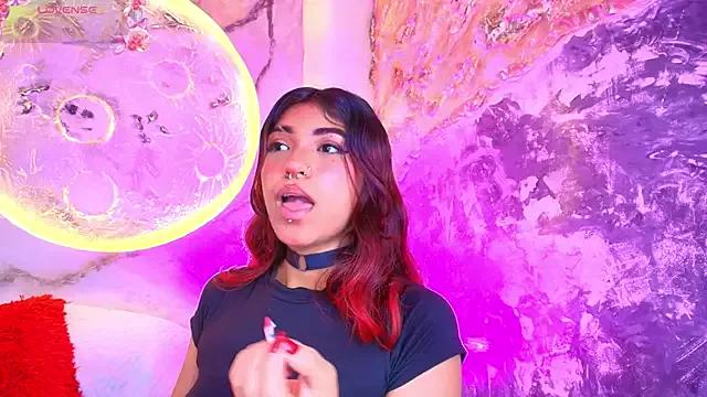 Freechat katierouge_ on StripChat