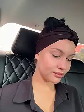 Freechat KikiWatson on StripChat