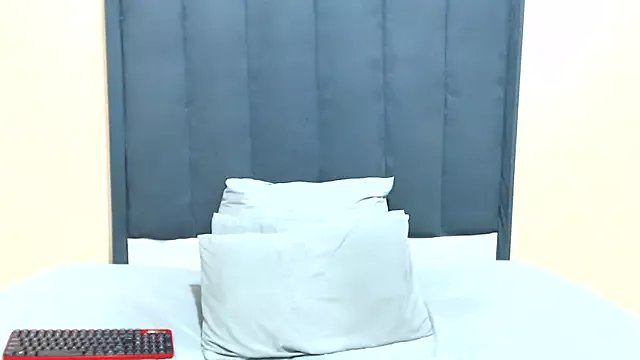 Freechat kittykhloe22 on StripChat