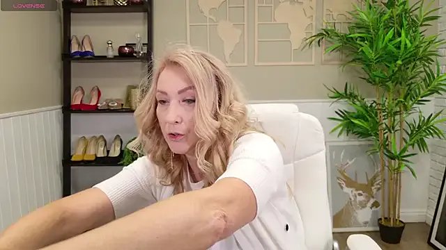 LadyLeea on StripChat