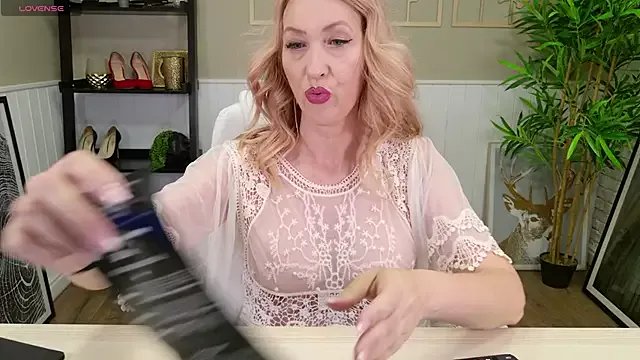 LadyLeea on StripChat