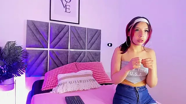 Laura_Dicardy on StripChat