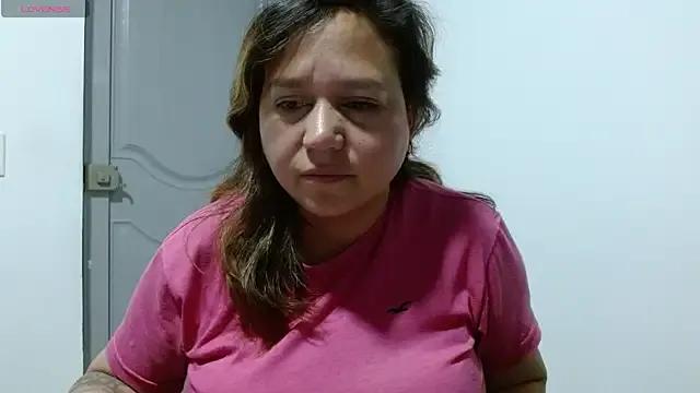 Freechat LauraReeves on StripChat