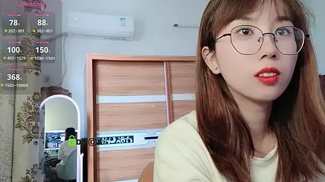 Lili_666 on StripChat 