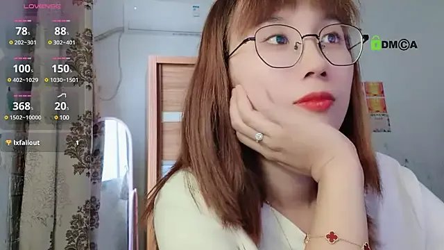 Lili_666 on StripChat 