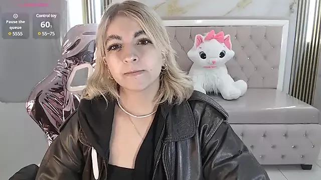 lili_conor_s on StripChat 