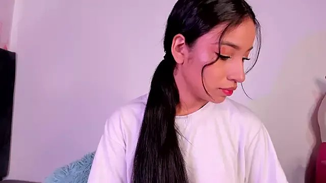 lillielover16 on StripChat 