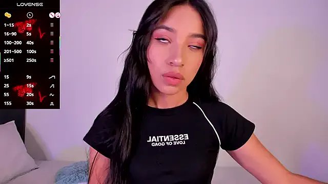 lillielover16 on StripChat 