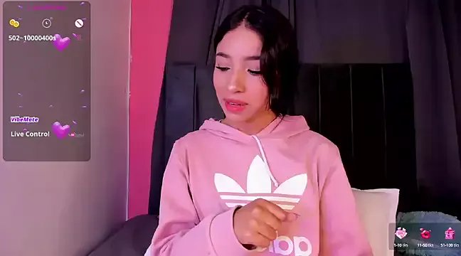 lillielover16 on StripChat 