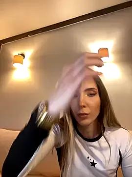 Group LINA_ALL_EYES_ON_YOU on StripChat