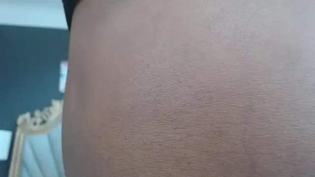 LindaBird — Masturbation of tits