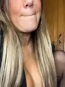 LittleMissEeve on StripChat 