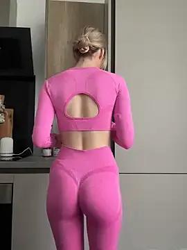 lolableux — TEASE ARSE UP CLOSE TO CAM