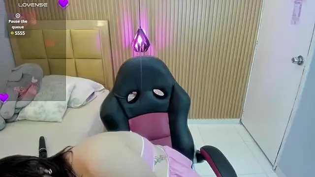 LOLAMAXI on StripChat 