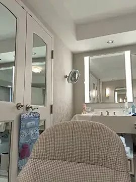 Freechat lunagirl13 on StripChat