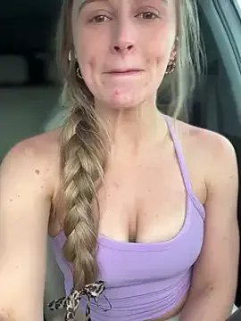 Freechat lunagirl13 on StripChat