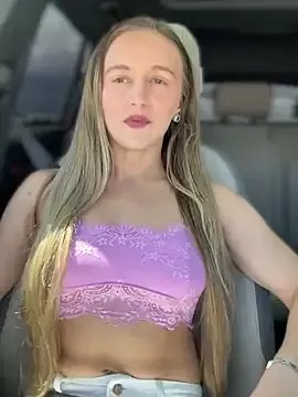 Freechat lunagirl13 on StripChat