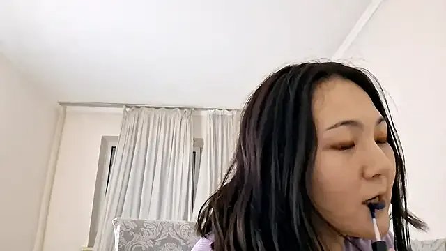 Lyndasilk — Striptease