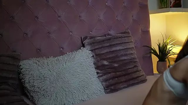 MaiaMini on StripChat