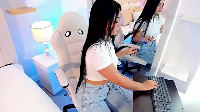 manyaa_ on StripChat