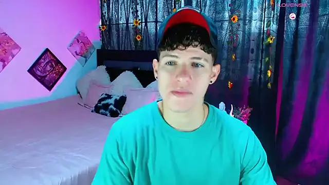 StripChat MattiaAGT is Freechat MattiaAGT — Push-ups + Bicep Lick