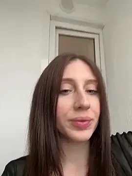 MiaaLoveeee on StripChat