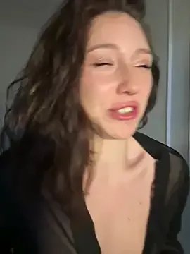 MiaaLoveeee on StripChat