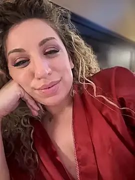 Freechat miamellycious on StripChat