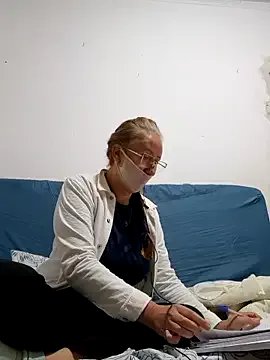 Freechat MILEIDE980 on StripChat