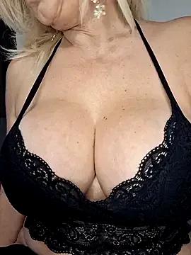 StripChat milfevapeccato is Freechat milfevapeccato — SHOW ASS/MOSTRAR CULO