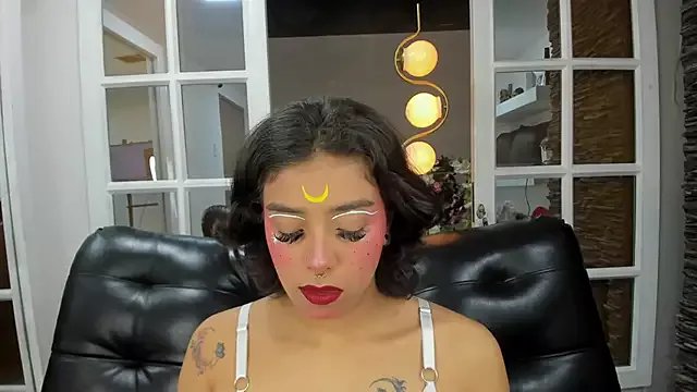 Freechat miss_collins on StripChat