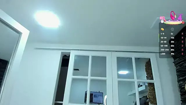 Freechat miss_collins on StripChat