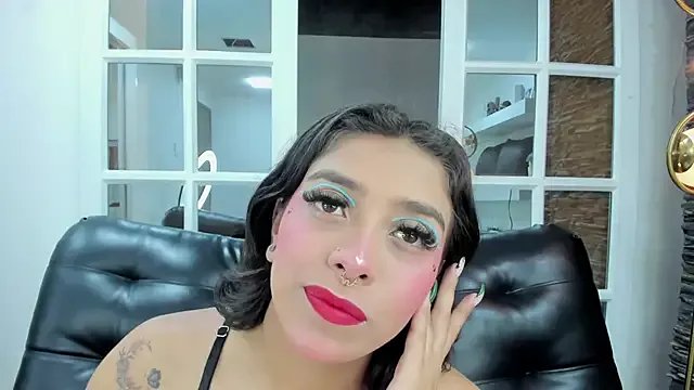 Freechat miss_collins on StripChat