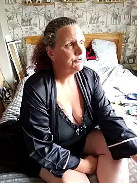 MissQueenBeex on StripChat 