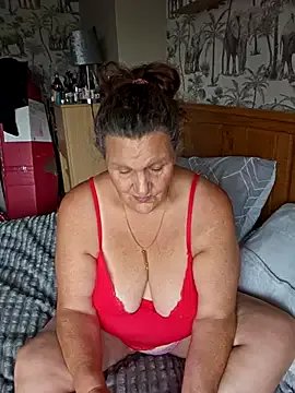 MissQueenBeex on StripChat 