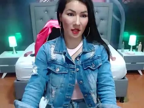 Freechat naomidibello on StripChat