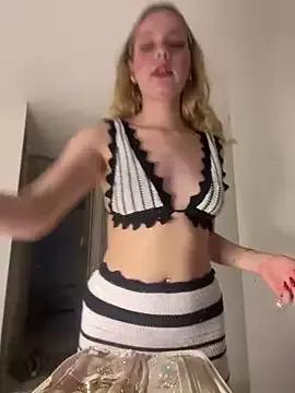 Freechat NicoleCut on StripChat