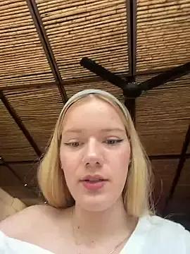 Freechat NicoleCut on StripChat