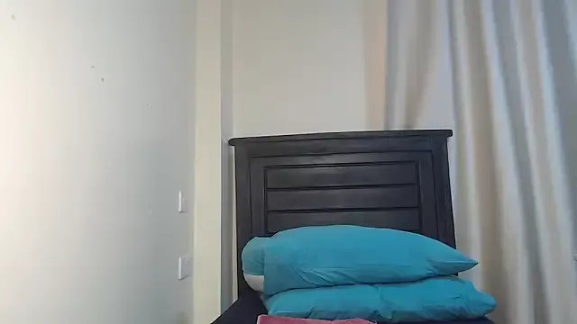 Freechat NIKKIE_LOVE on StripChat