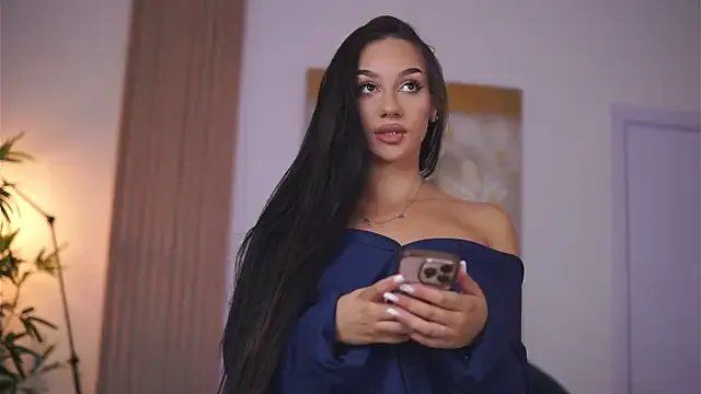 Freechat NinaSolenne on StripChat