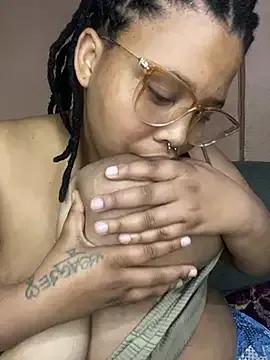 Freechat NonoGotBoobies on StripChat