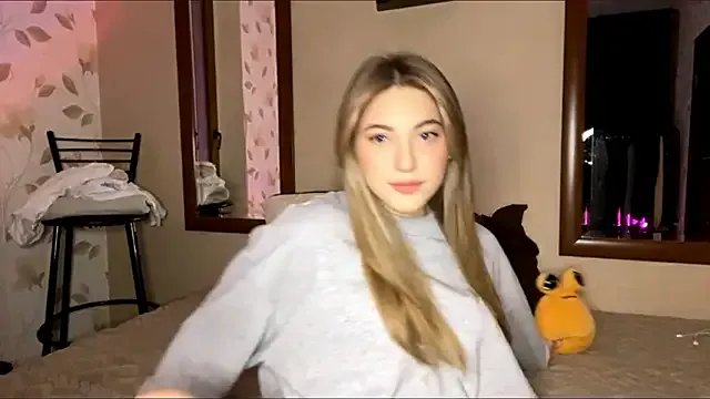 OrethaEredia — Lift up the T-shirt to show the bra