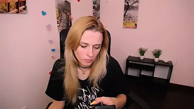 Freechat PeppyMia on StripChat