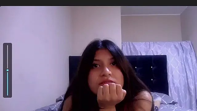 Freechat petite_paola on StripChat