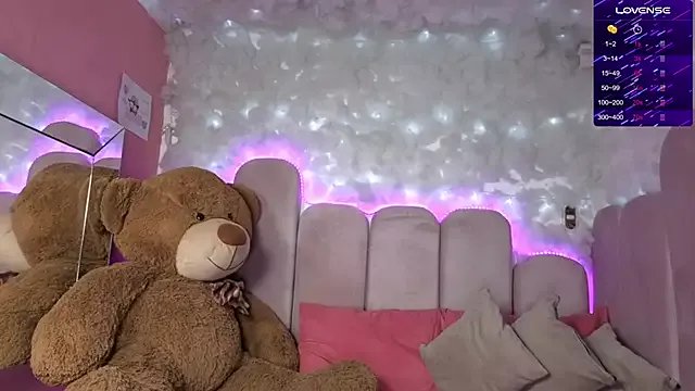 Freechat puca_ebony on StripChat