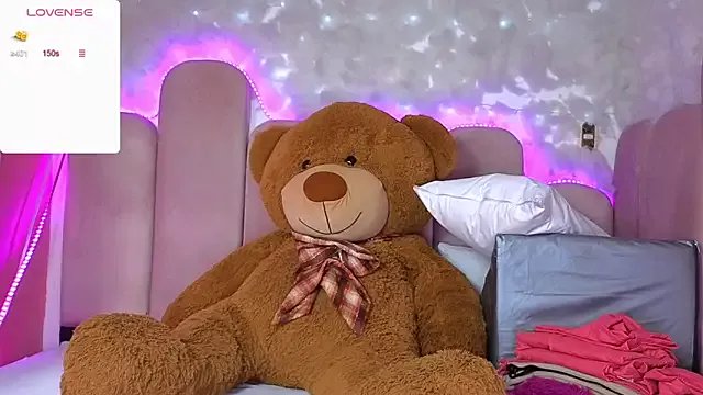 Freechat puca_ebony on StripChat